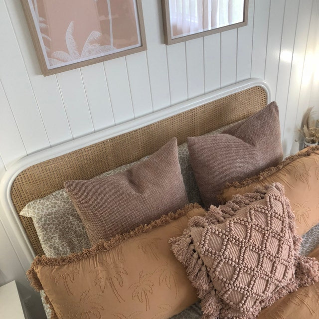 The Best Throw Pillow Sizes for Twin Bed