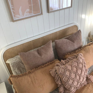 The Best Throw Pillow Sizes for Twin Bed